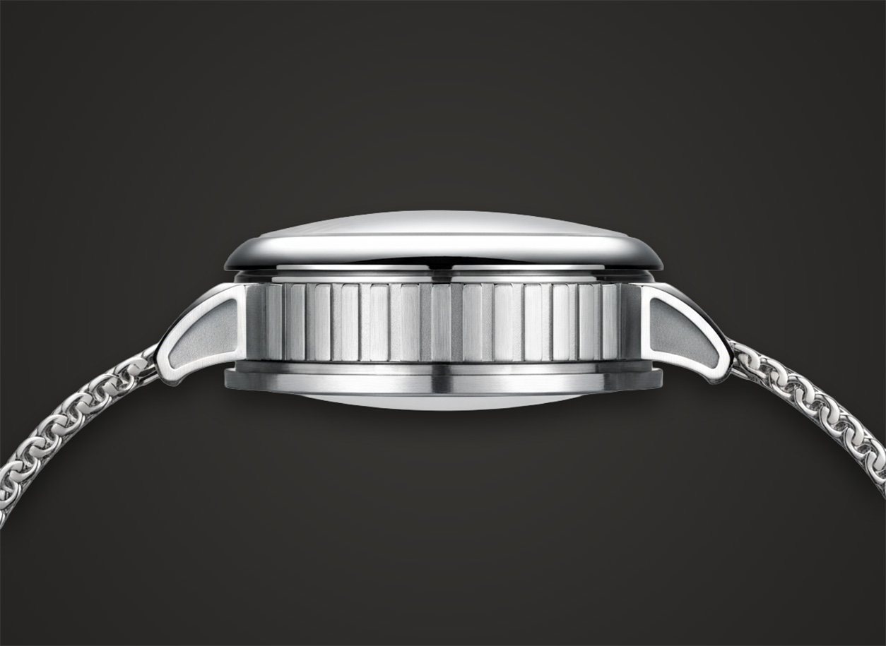 Ridged, bead-polished case flank